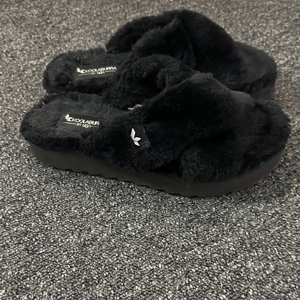 Koolaburra by UGG Women's Black Fuzzy Slippers SIZE 5